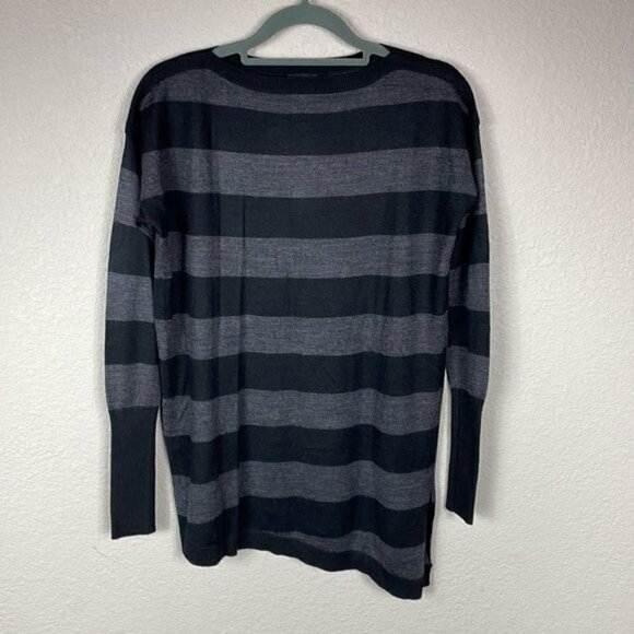 Ann Taylor Factory Asymmetric Hem Striped Lightweight Sweater Black Gray Sz XS - Picture 1 of 8